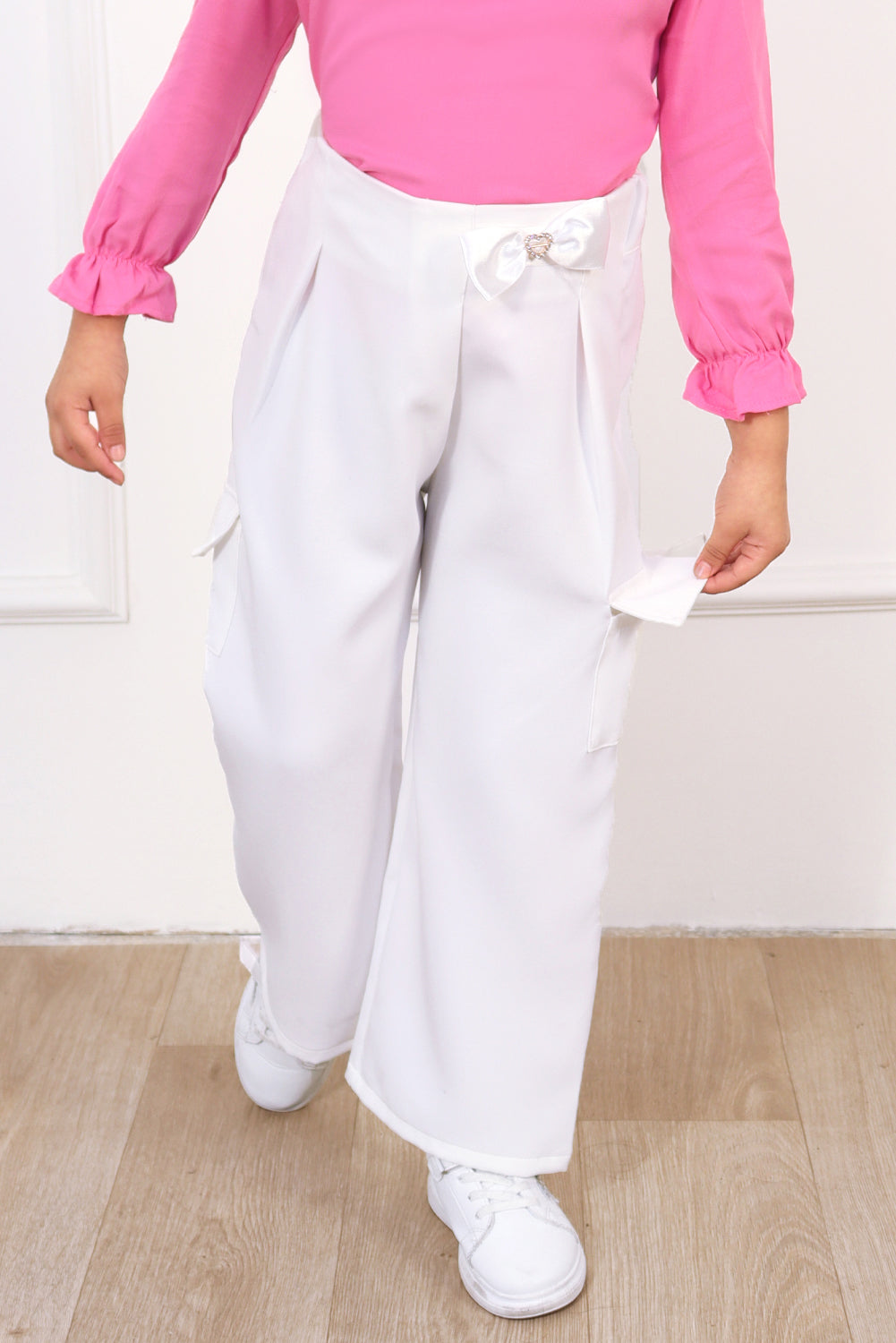 PANTALON DE CATANIA CON PINZAS ASIMETRICAS PARA NIÑA