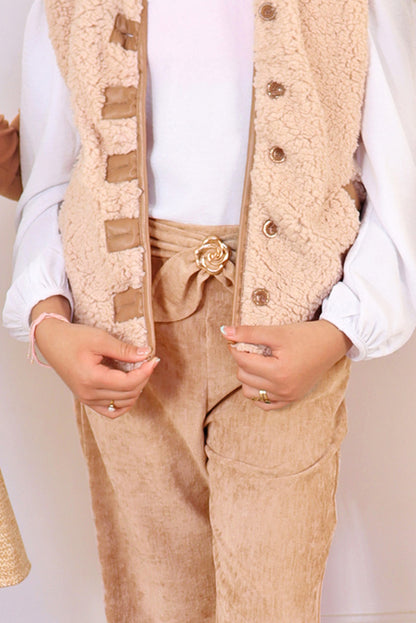 Pantalón Sastrero con Flor Dorada y Bolsillos Funcionales