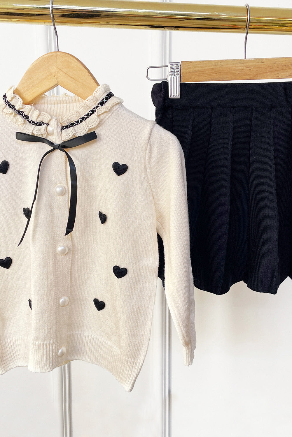 Set de Falda + Chompa con Corazones y Lazo