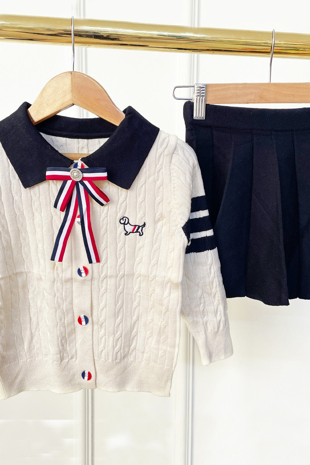 Set de Falda y Chompa Cuello Camisero con Bordado