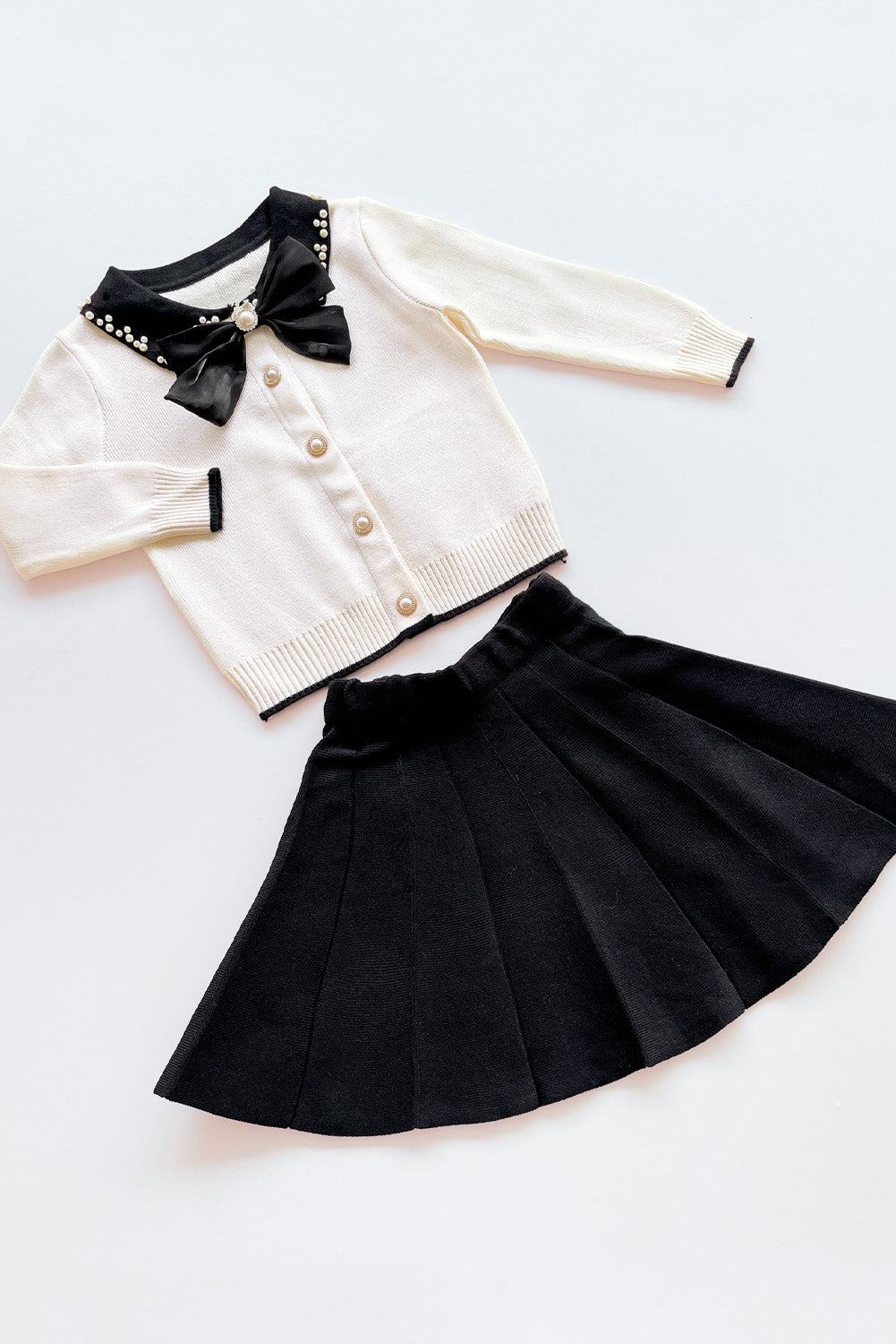 Set de Falda y Chompa con Perlas en Cuello