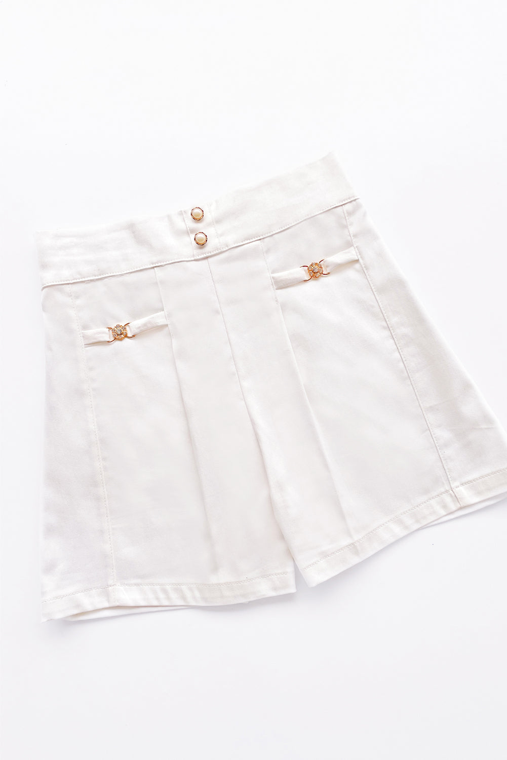 Short  con Pinzas Frontales y Pasante Metálico