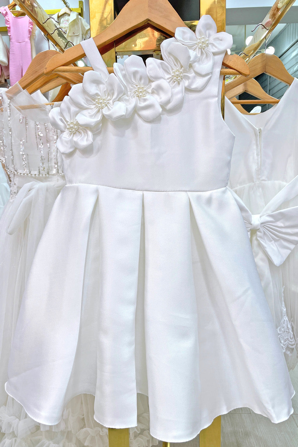 Vestido con Escote Asimétrico