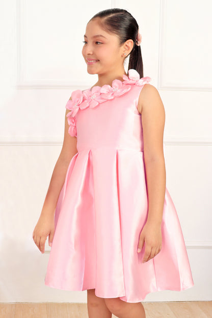 Vestido con Escote Asimétrico