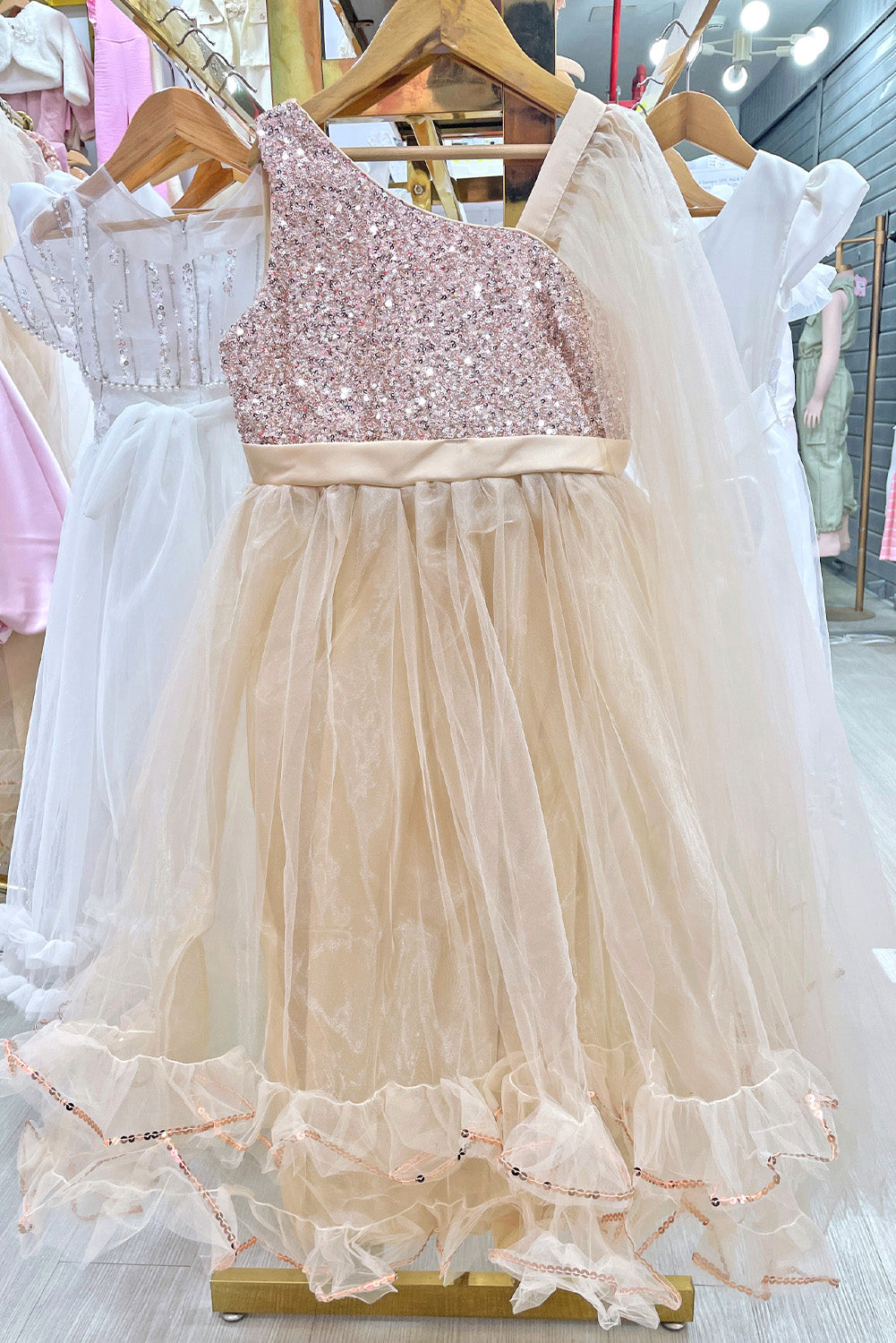 Vestido de Gala con Corte Asimétrico