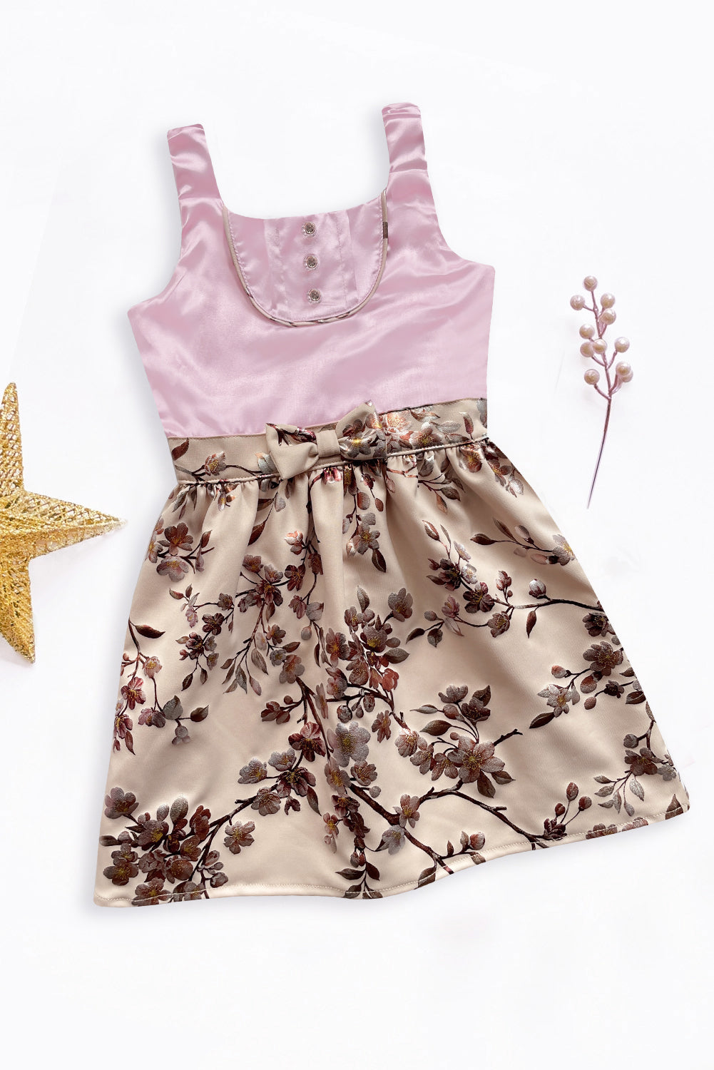 Vestido con tirantes recogidos y vena en pechera