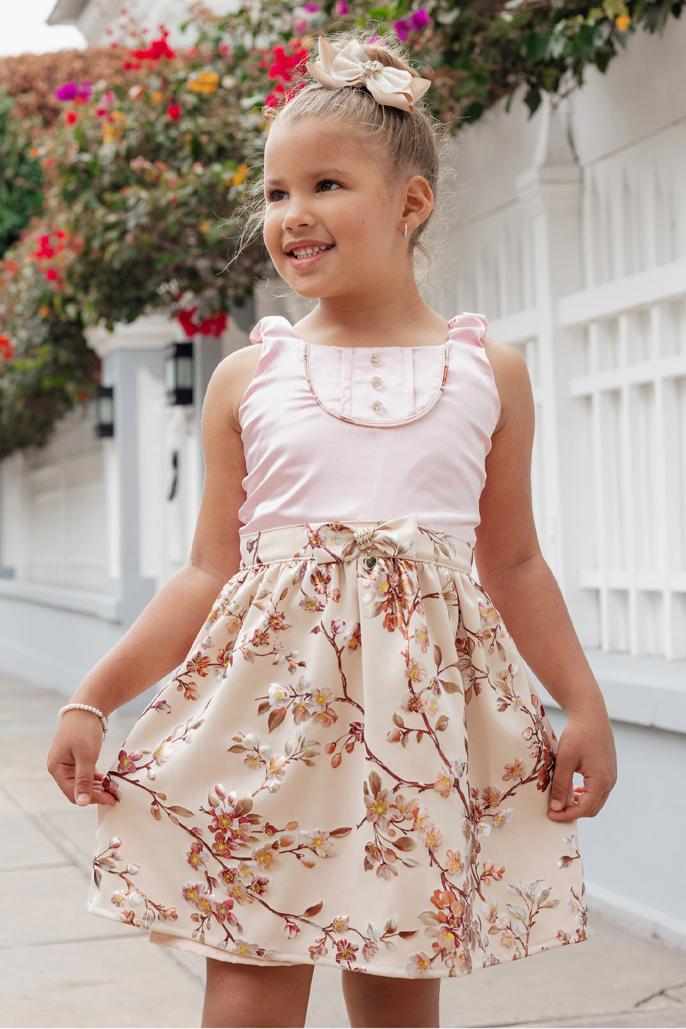 Vestido con tirantes recogidos y vena en pechera