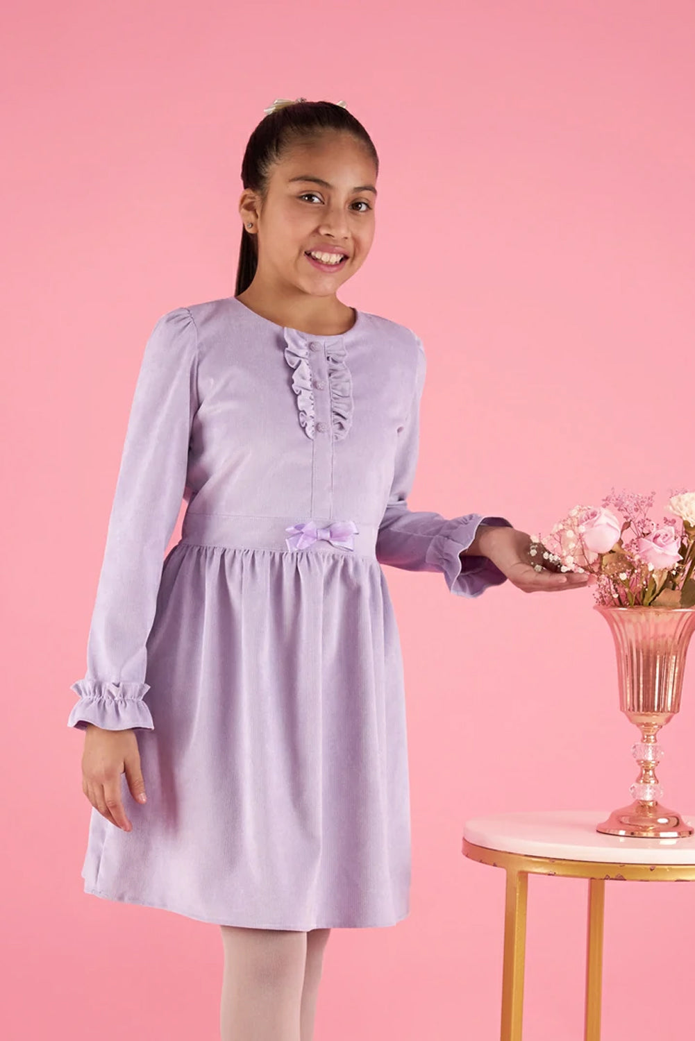 Vestido con Volantes en pechera y Puños