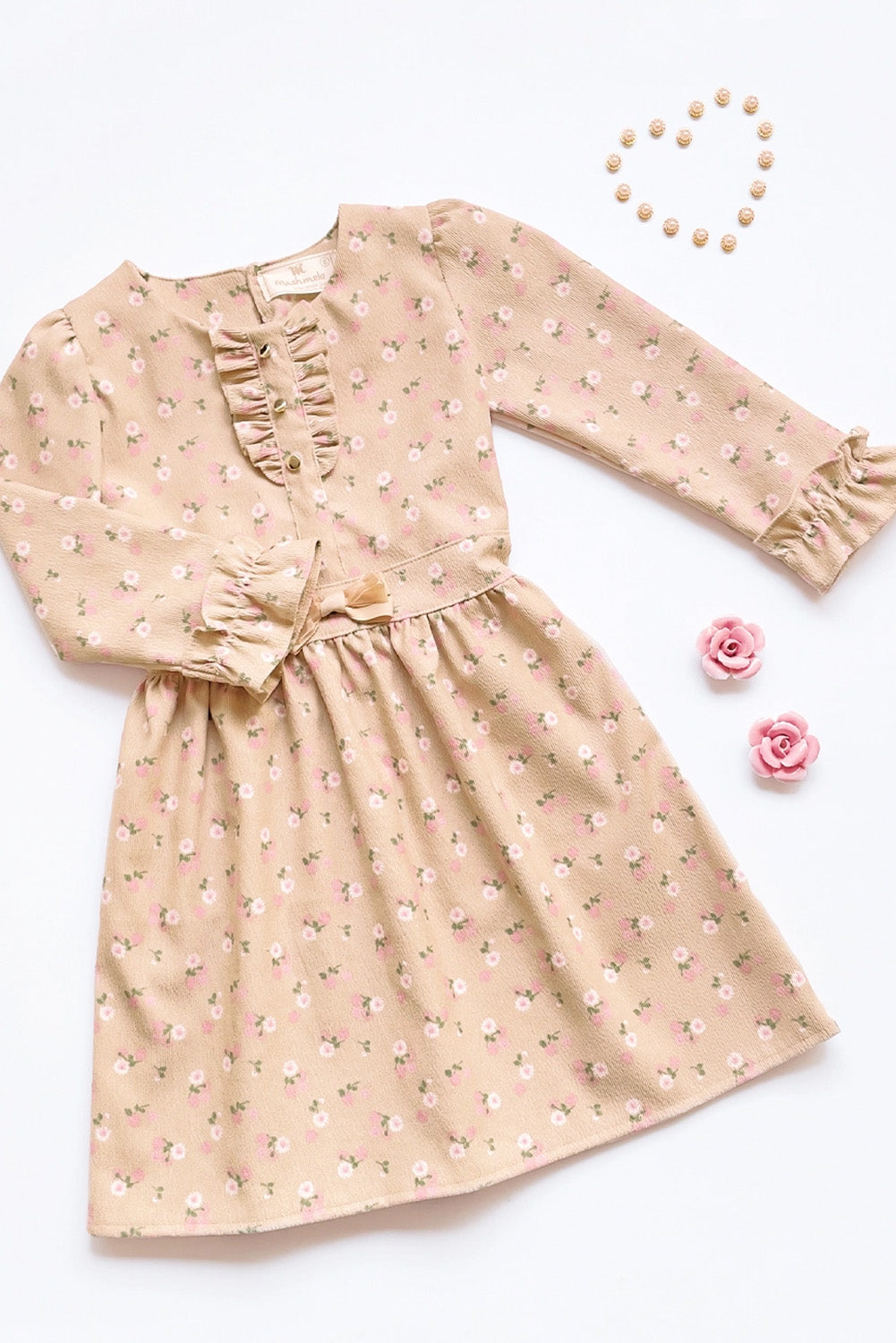 Vestido con Volantes en pechera y Puños