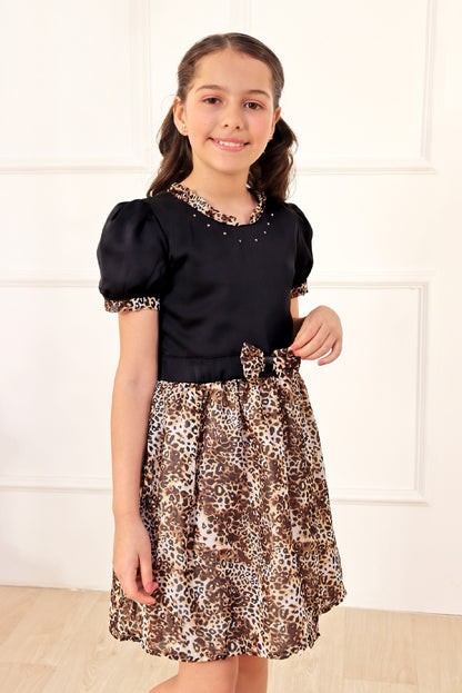 VESTIDO CON DISEÑO DE LUNARES Y PEDRERIA