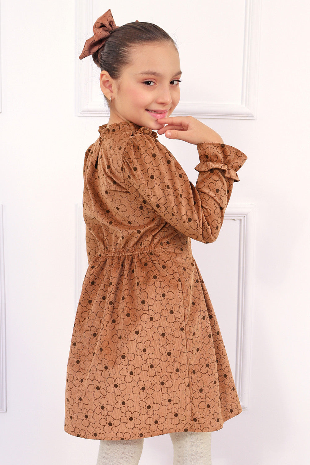 VESTIDO DE CORDUROY CON VOLANTE EN CUELLO, CANESU Y PUÑOS