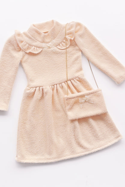 VESTIDO CHOMPERO DE CUELLO ALTO Y VOLANTES EN CANESU